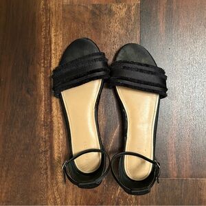Express | black sandals 🖤